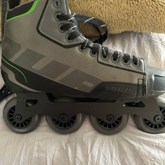 Tour Inline Skates with Green Accents - Picture 6 of 10